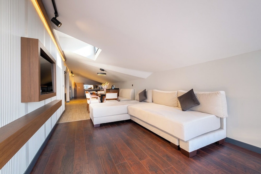 Panoramic Penthouse with Sea View photo 2