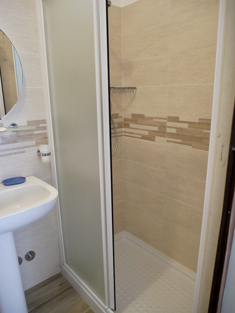 Triple Room, Multiple Beds photo 2