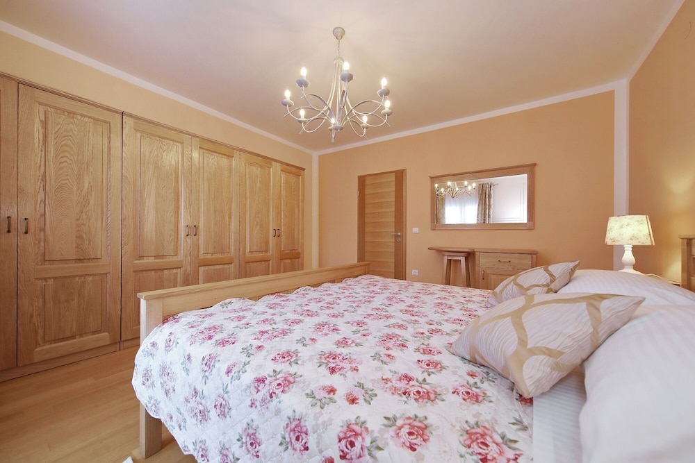 Basic Apartment, 3 Bedrooms