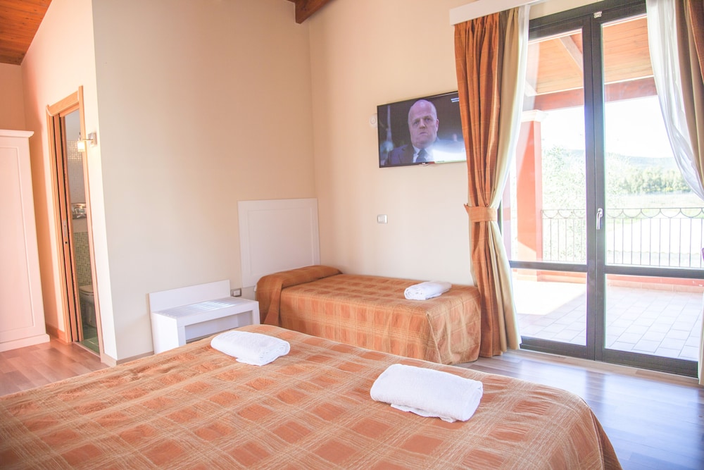 Standard Triple Room - Photo 10