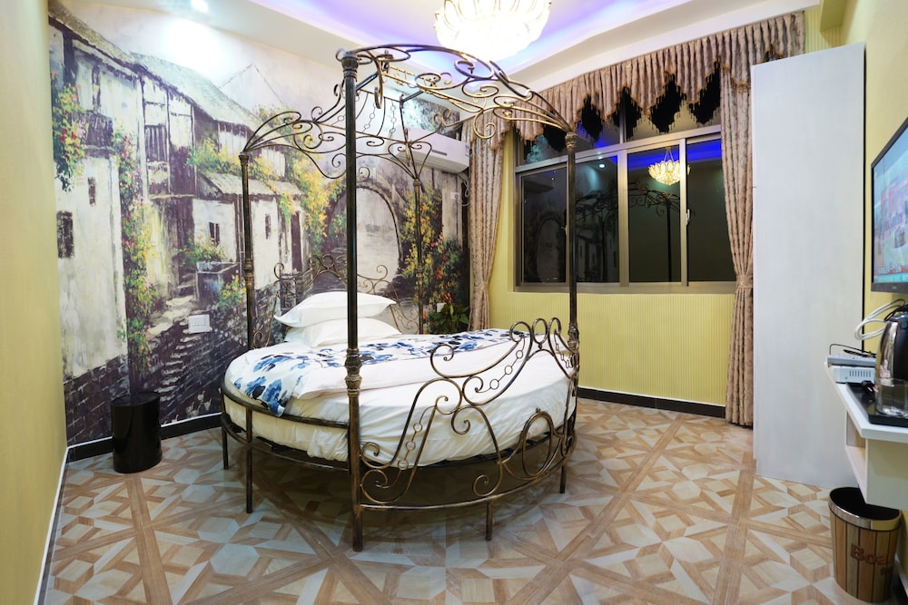 Design Round Bed Room photo 3