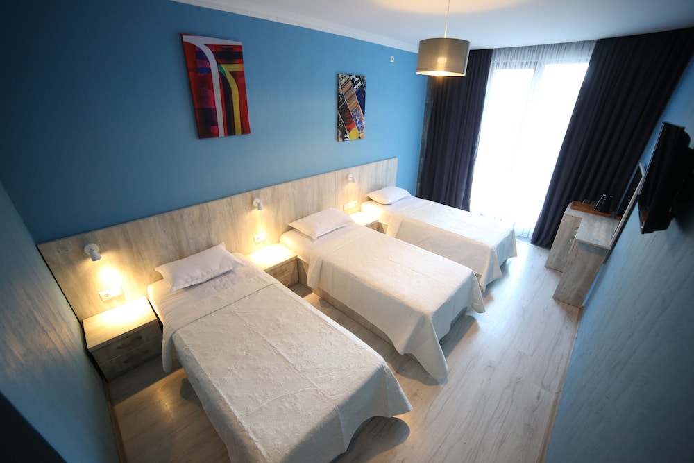Triple Room, 3 Twin Beds, City View