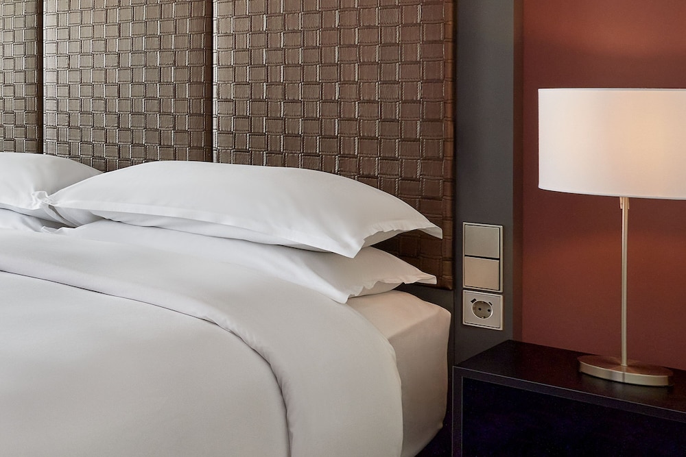Deluxe Room - Photo 6