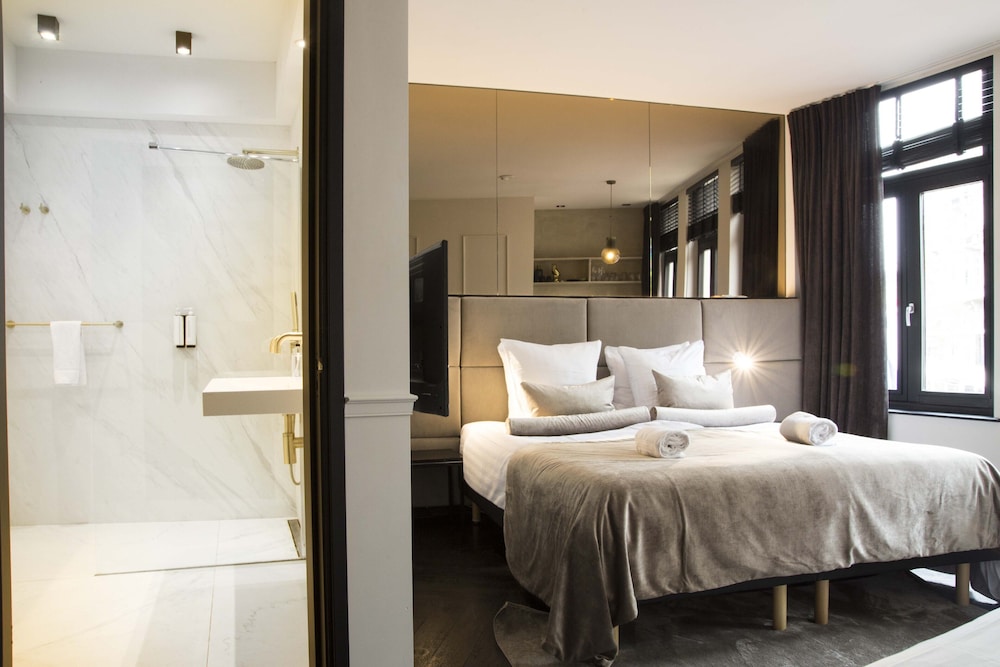 City Triple Room