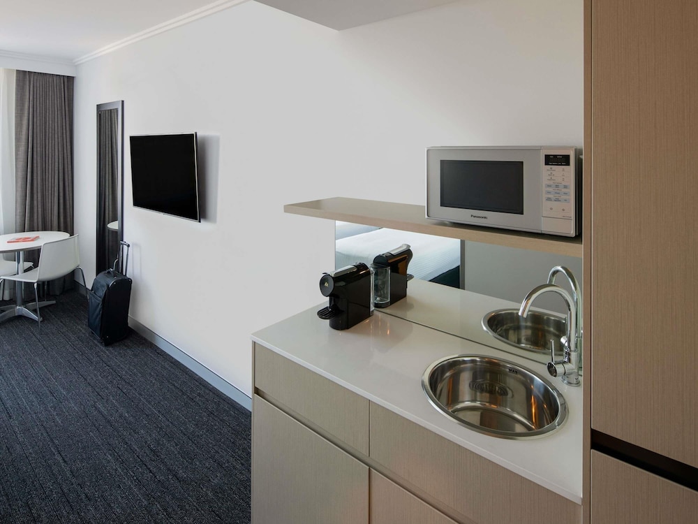 Superior Room, 1 Queen Bed (Accessible) - Photo 4