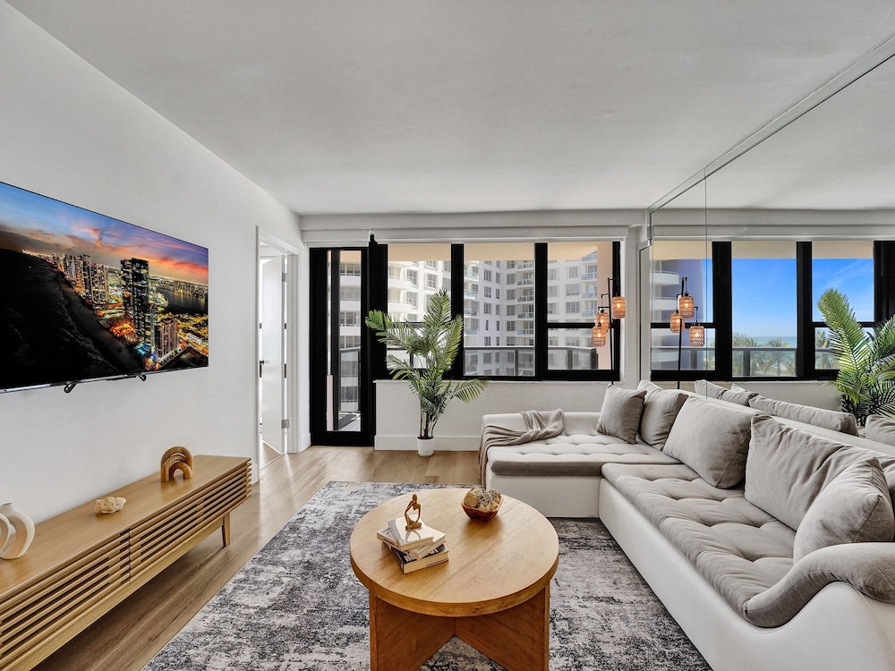 Oceanview condo 2 bdr, 2 bth/709