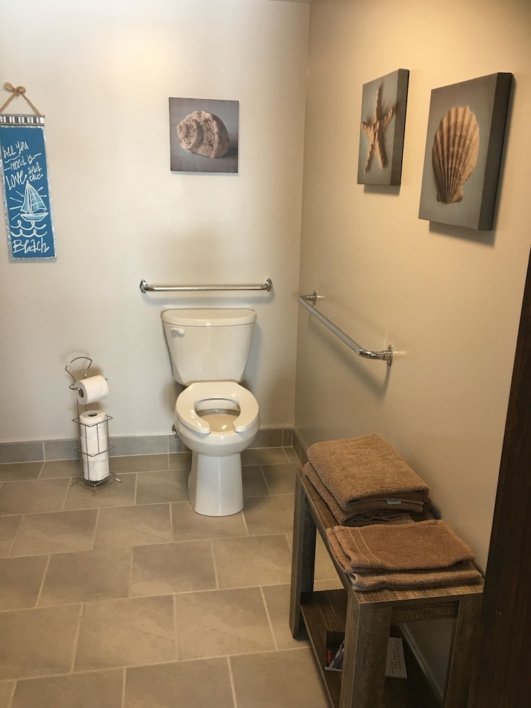 Traditional Room, 1 Queen Bed, Accessible (Minke)