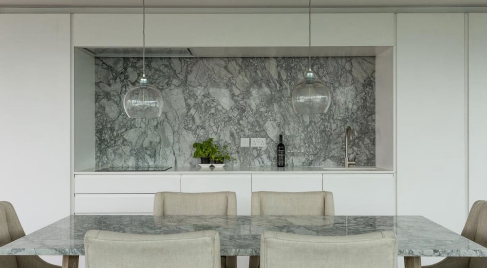 The English Rose Luxury 3 bed With Private Terrace - by Out of Office Lifestyle, Photo 13