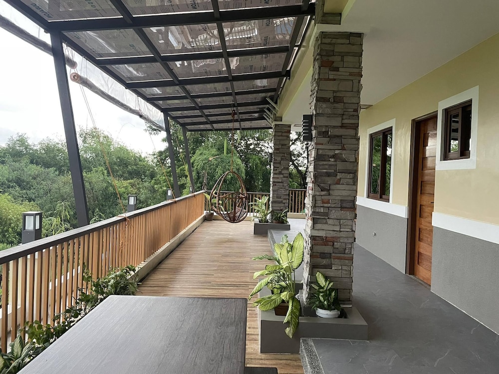 Deluxe Room, 2 Twin Beds, Pool Access, Garden View photo 2