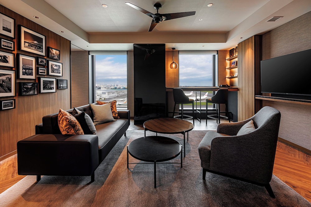 Metropolitan Suite, 1 King Bed, Non Smoking (Airport View, For 2 people)