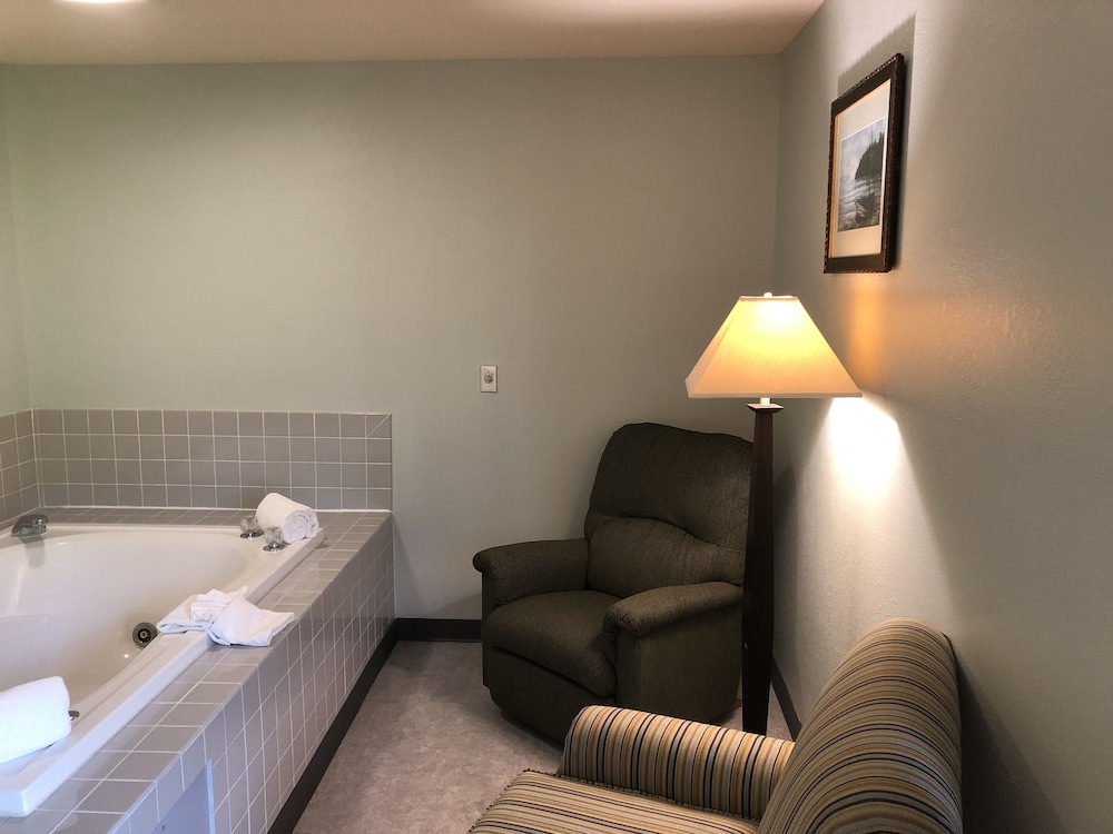 1 King Bed, Non-Smoking - Photo 13