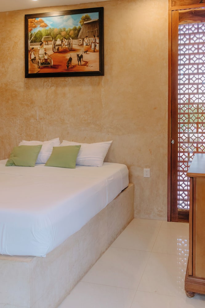 Luxury Studio Suite, 1 King Bed photo 2