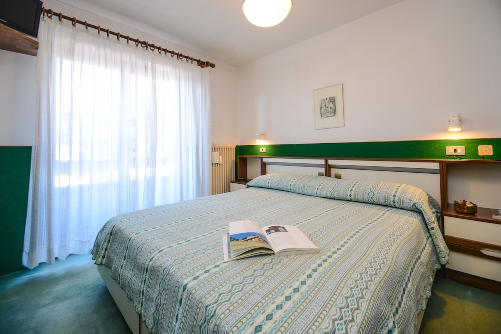 Double or Twin Room photo 3