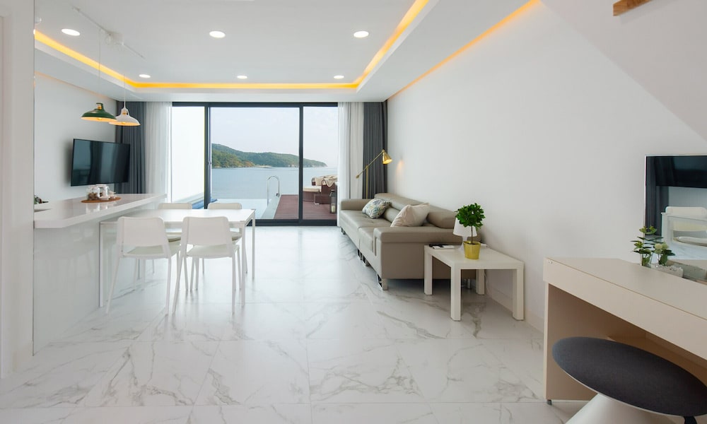 Pool Villa V Type (1006)
