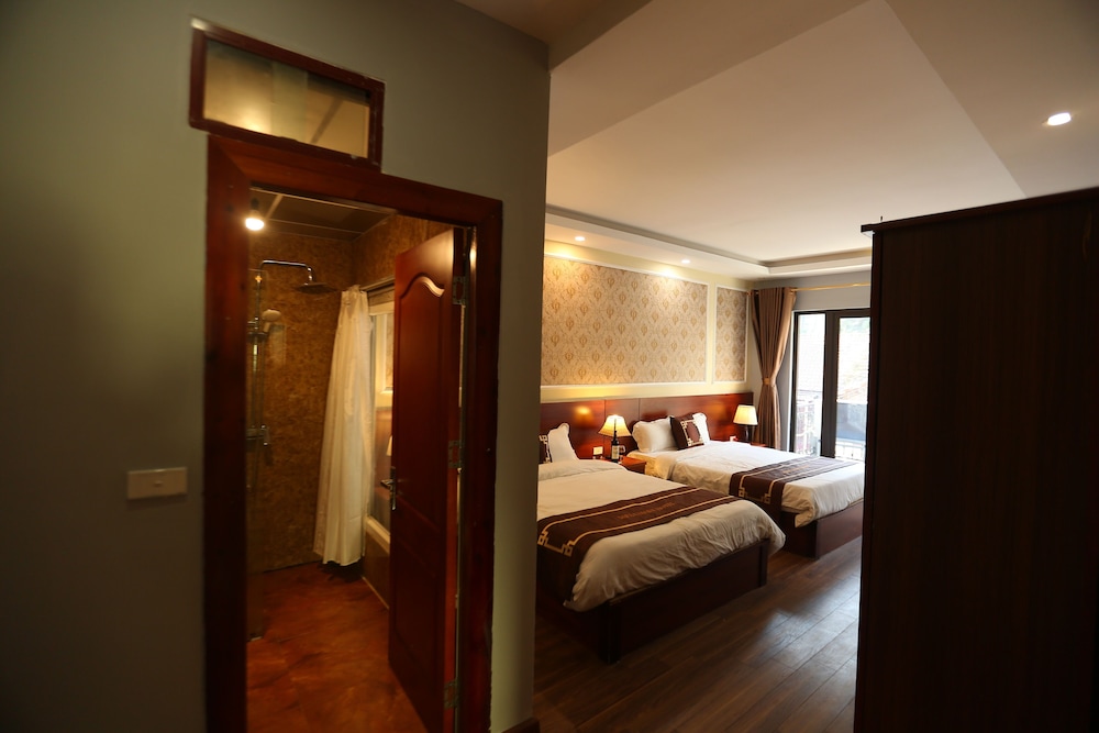 Superior Triple Room photo 2