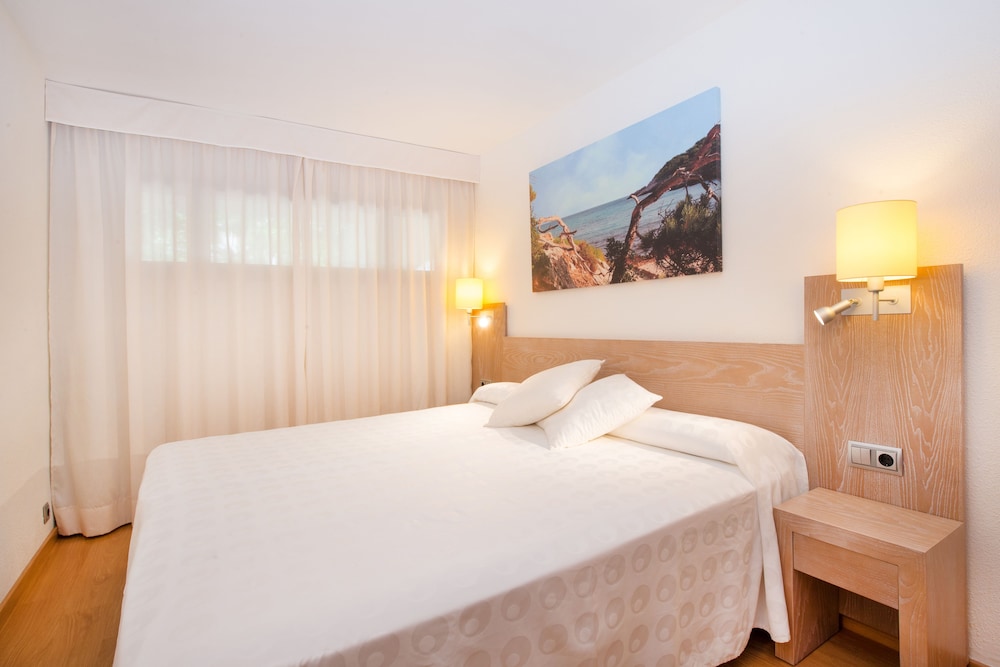 Family Room, Garden View