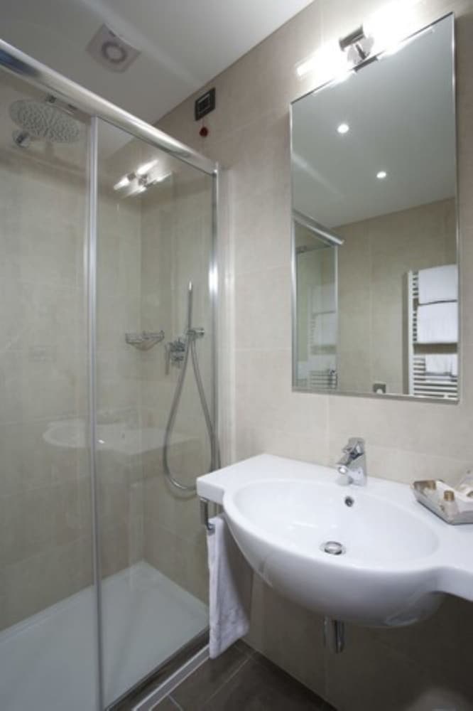 Family Room, 1 King Bed, Non Smoking (With Sofabed) - Photo 2