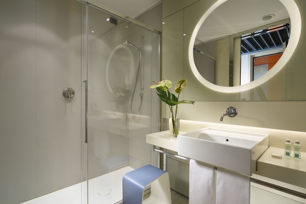 Suite, 2 Twin Beds - Photo 3