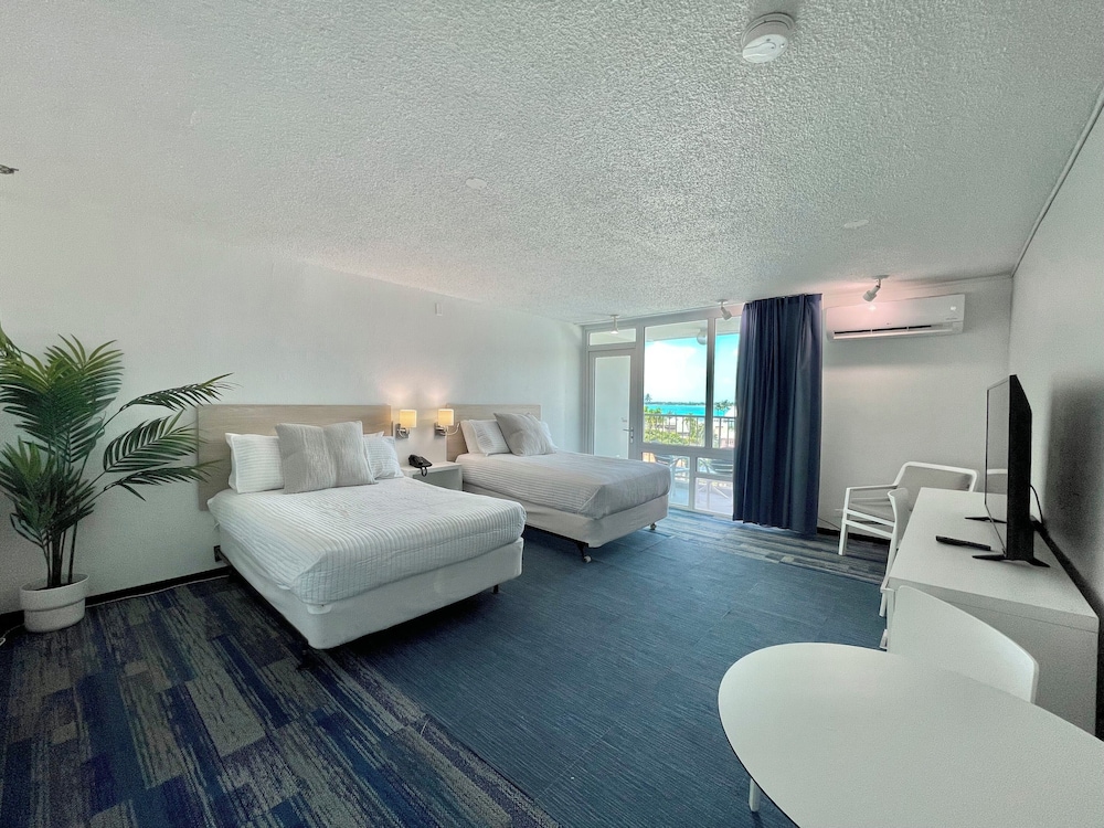 Comfort Studio, Balcony, Partial Ocean View