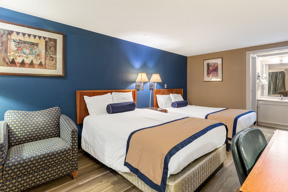 Room, 2 Double Beds photo 1