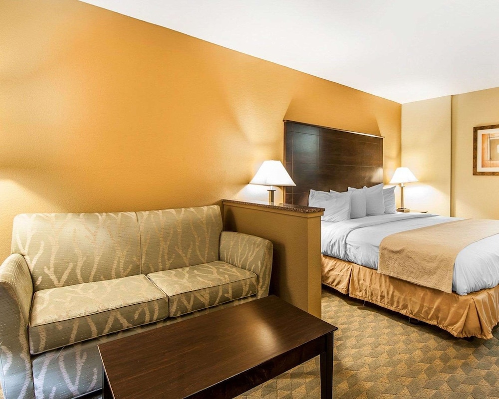 Room, 1 King Bed, Non Smoking - Photo 6