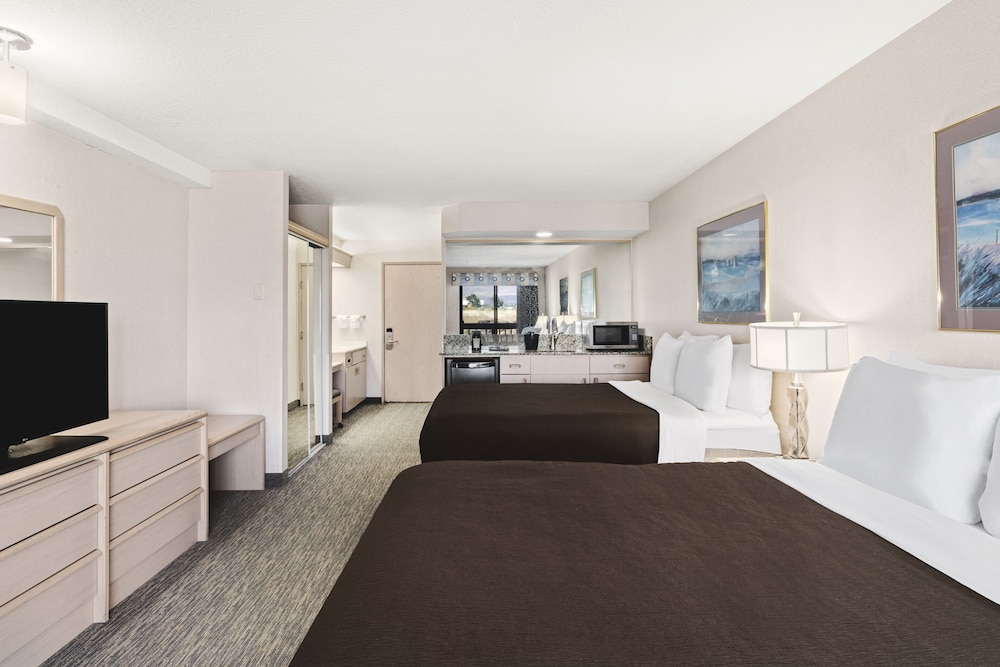 Suite, 2 Queen Beds, Accessible, Non Smoking (Efficiency, Balcony, Water View) photo 3