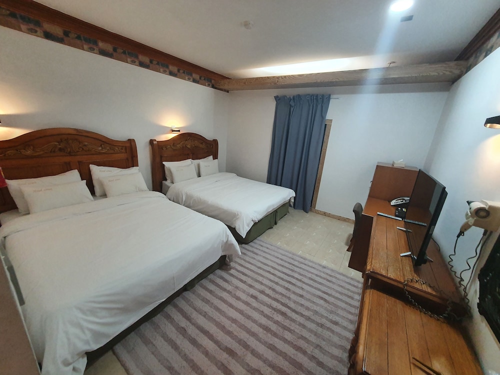 Hinoki Twin Room photo 1