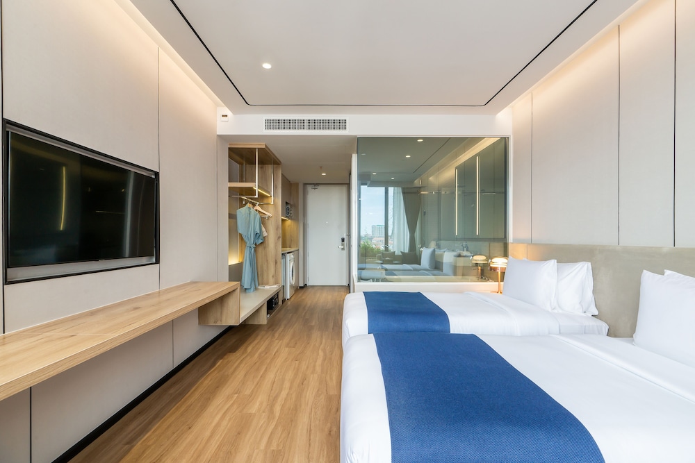 Deluxe Double or Twin Room - Photo 9