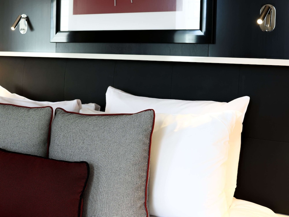 Junior Suite, 1 King Bed (Mobility Accessible )