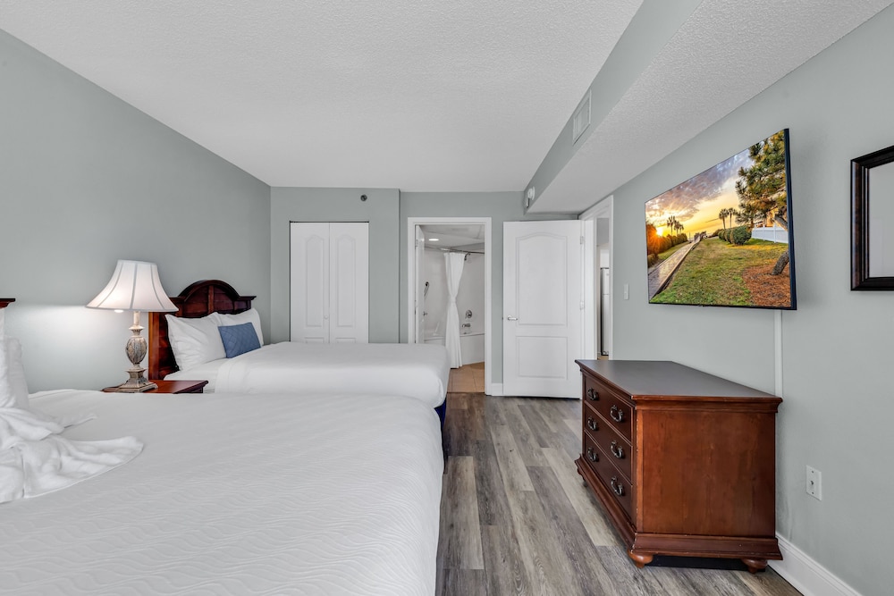 Family Condo, 2 Bedrooms, Beach View, Beachfront photo 3