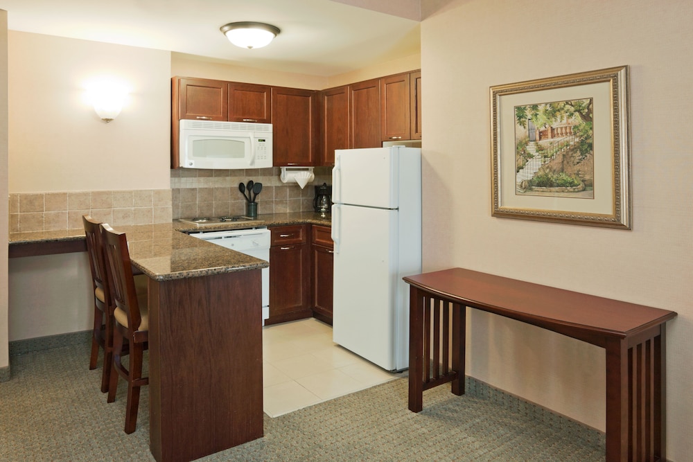 Suite, 2 Bedrooms, Kitchen - Photo 8
