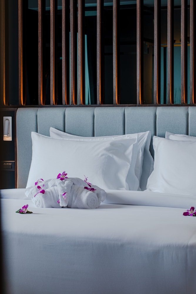 Rak Studio Room with Kitchenette and Bathtub - Photo 1