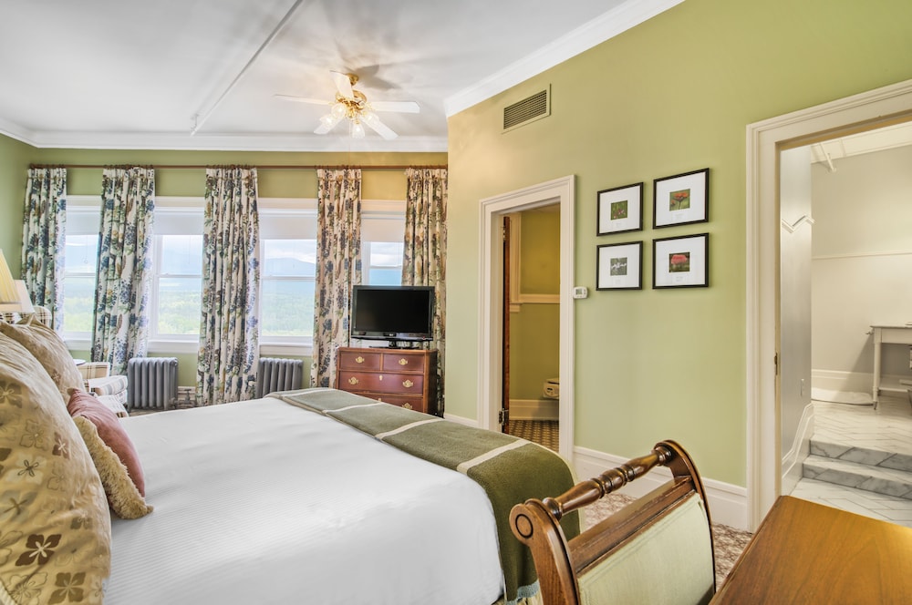 Family Room, 1 King Bed - Photo 2