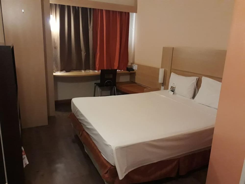 Standard Room, Multiple Beds photo 2