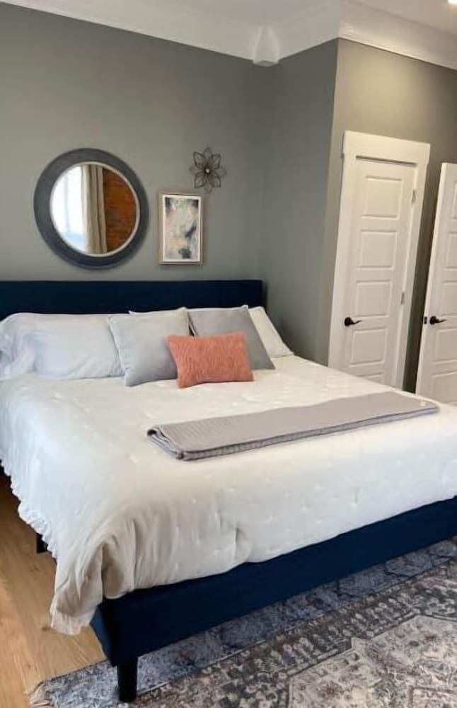 Suite 7 photo 1