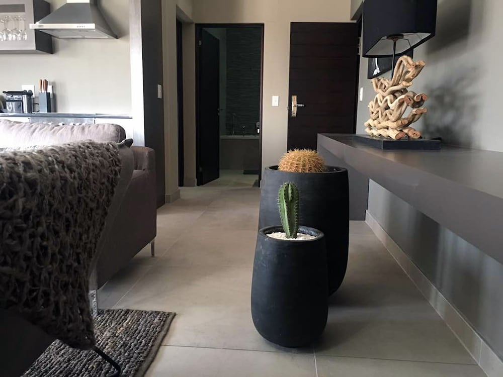 Luxury Apartment, 1 Bedroom, Partial Ocean View photo 3