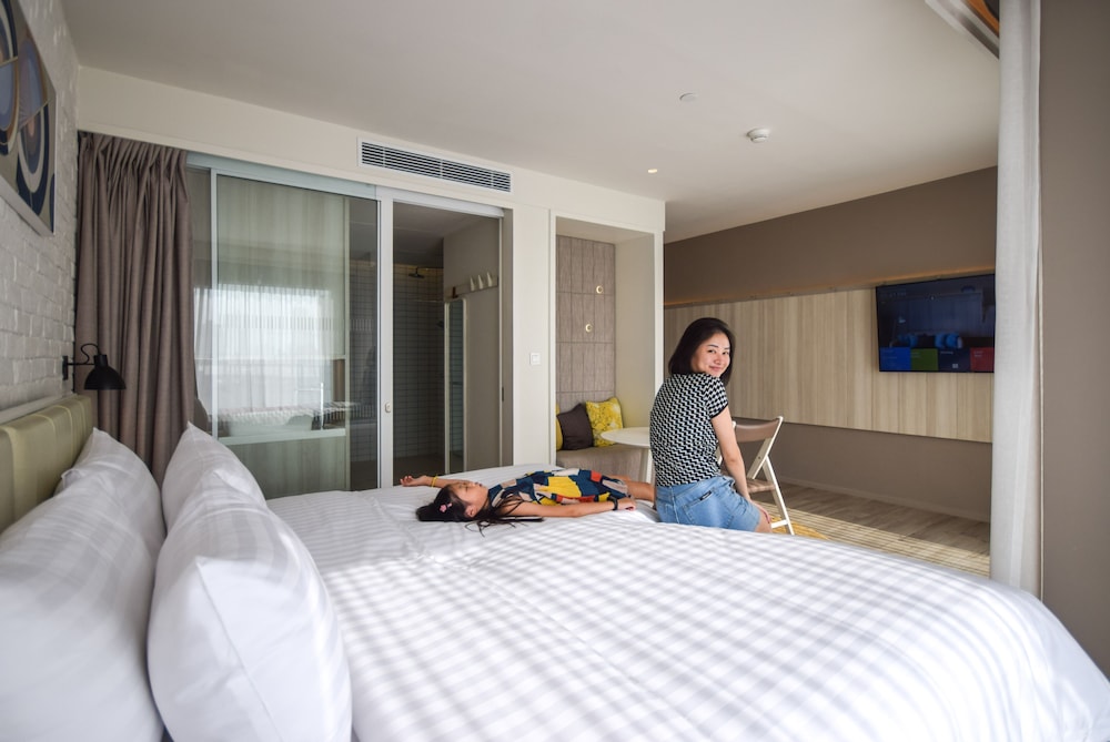 Studio, 1 King Bed, Balcony