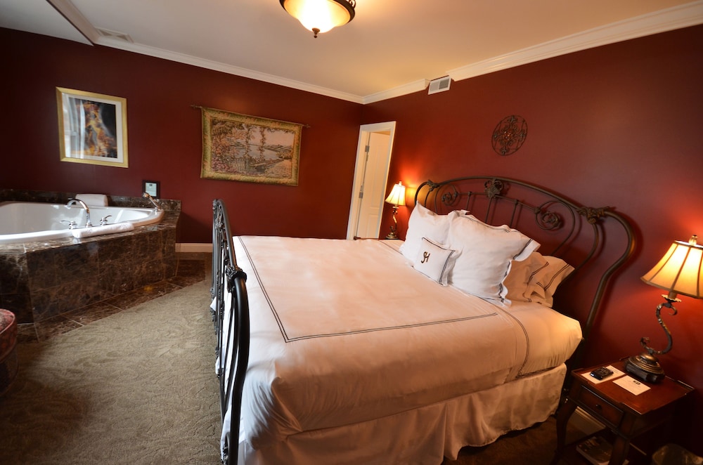 Luxury Room, 1 King Bed, Jetted Tub (Main Building), photo 6