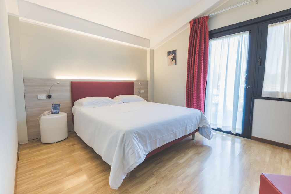 Basic Double Room photo 2