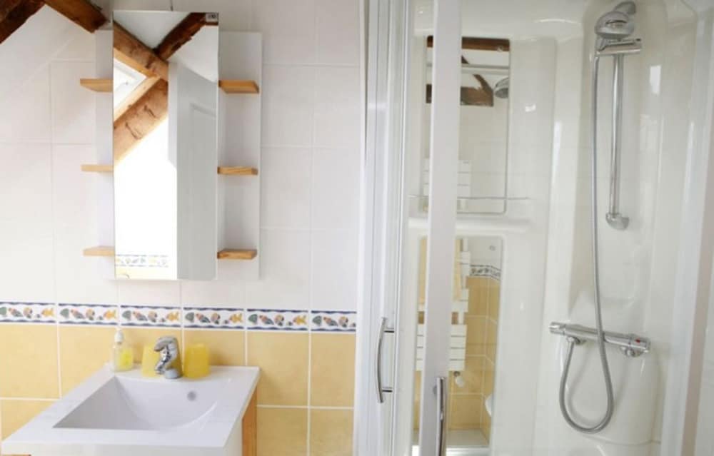 Double or Twin Room (Yellow Room) photo 2