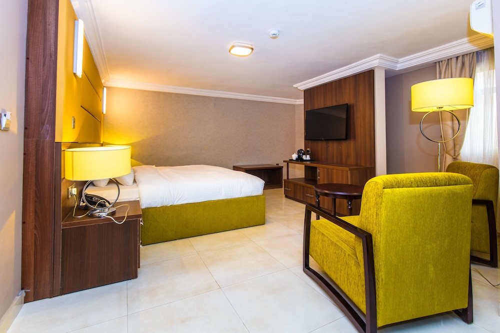 AMBASSADORS SUITE photo 2