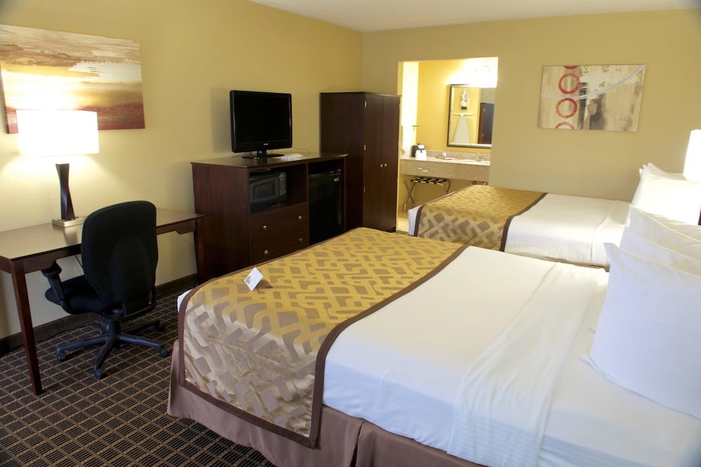 Standard Room, 2 Queen Beds, Non Smoking, Refrigerator & Microwave (Deluxe) - Photo 1