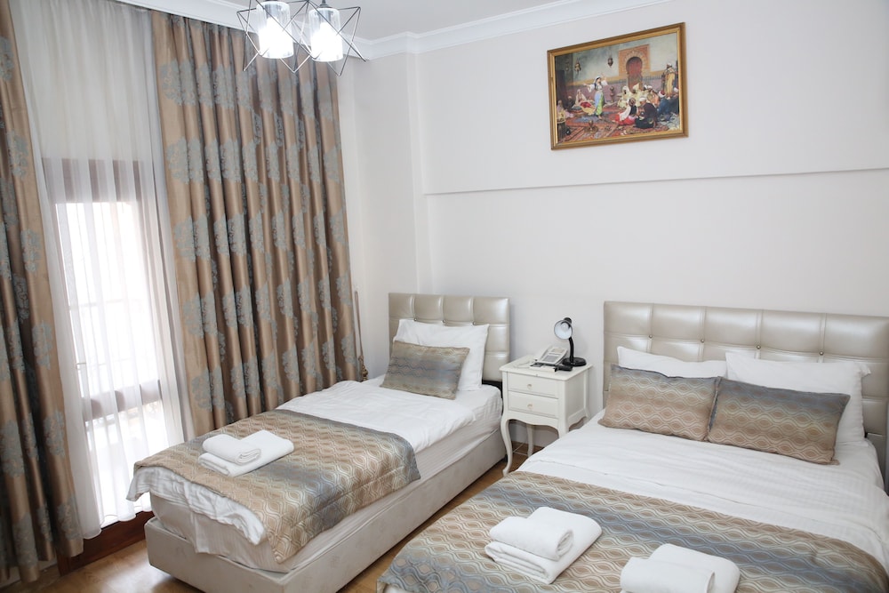 Superior Triple Room photo 3