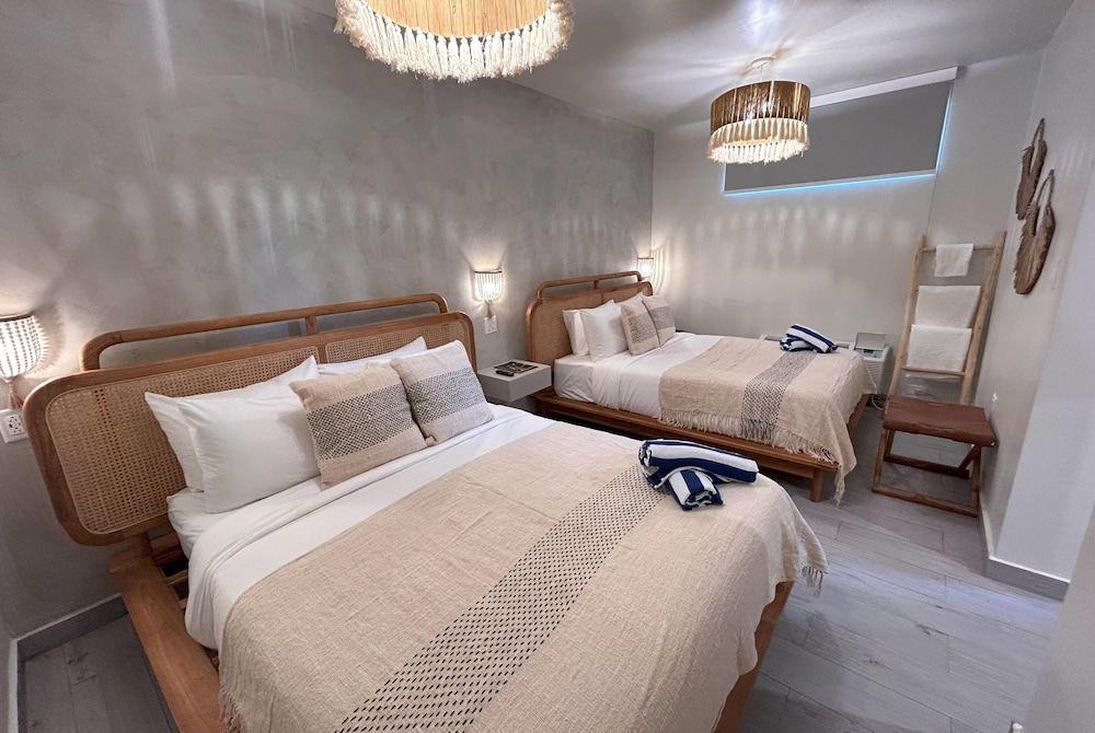 Superior Suite, Multiple Beds, Non Smoking photo 1