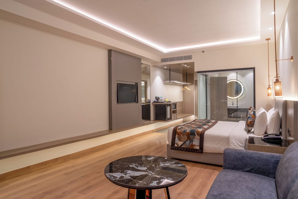 Suite - Photo 12
