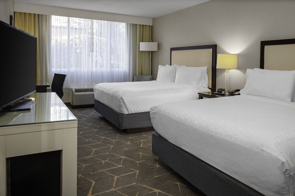 Standard Room, 2 Queen Beds - Photo 3