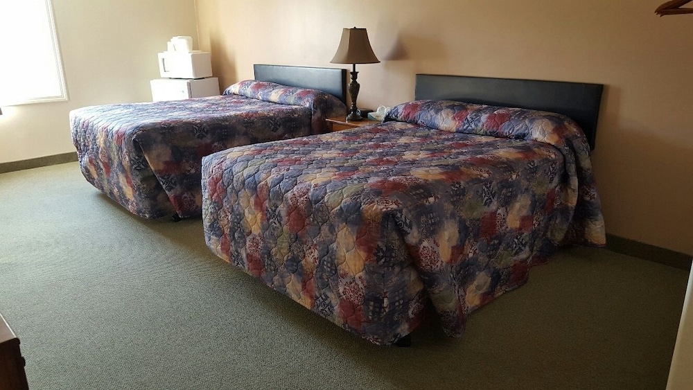 Basic Room, 2 Queen Beds, Non Smoking, City View photo 1