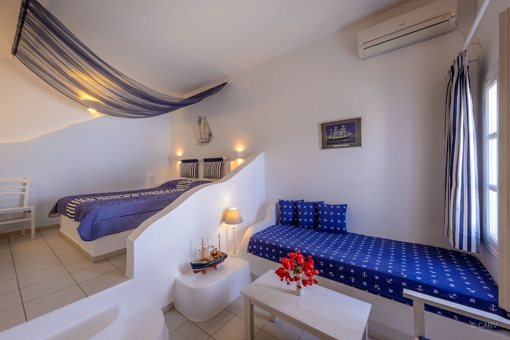 Superior Triple Room, Pool View photo 2