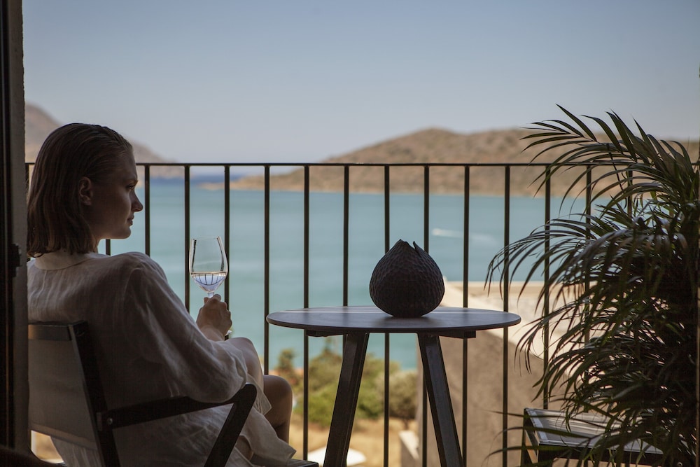 Room, 1 Queen Bed, Sea View (Sapphire Nest) - Photo 9