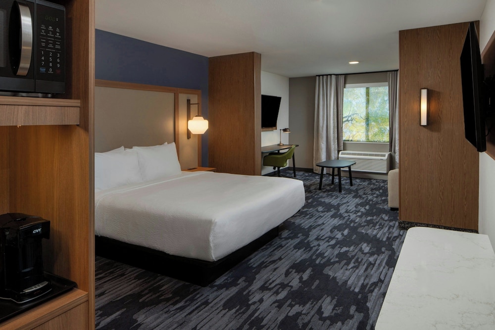 Suite, 1 King Bed with Sofa bed, City View